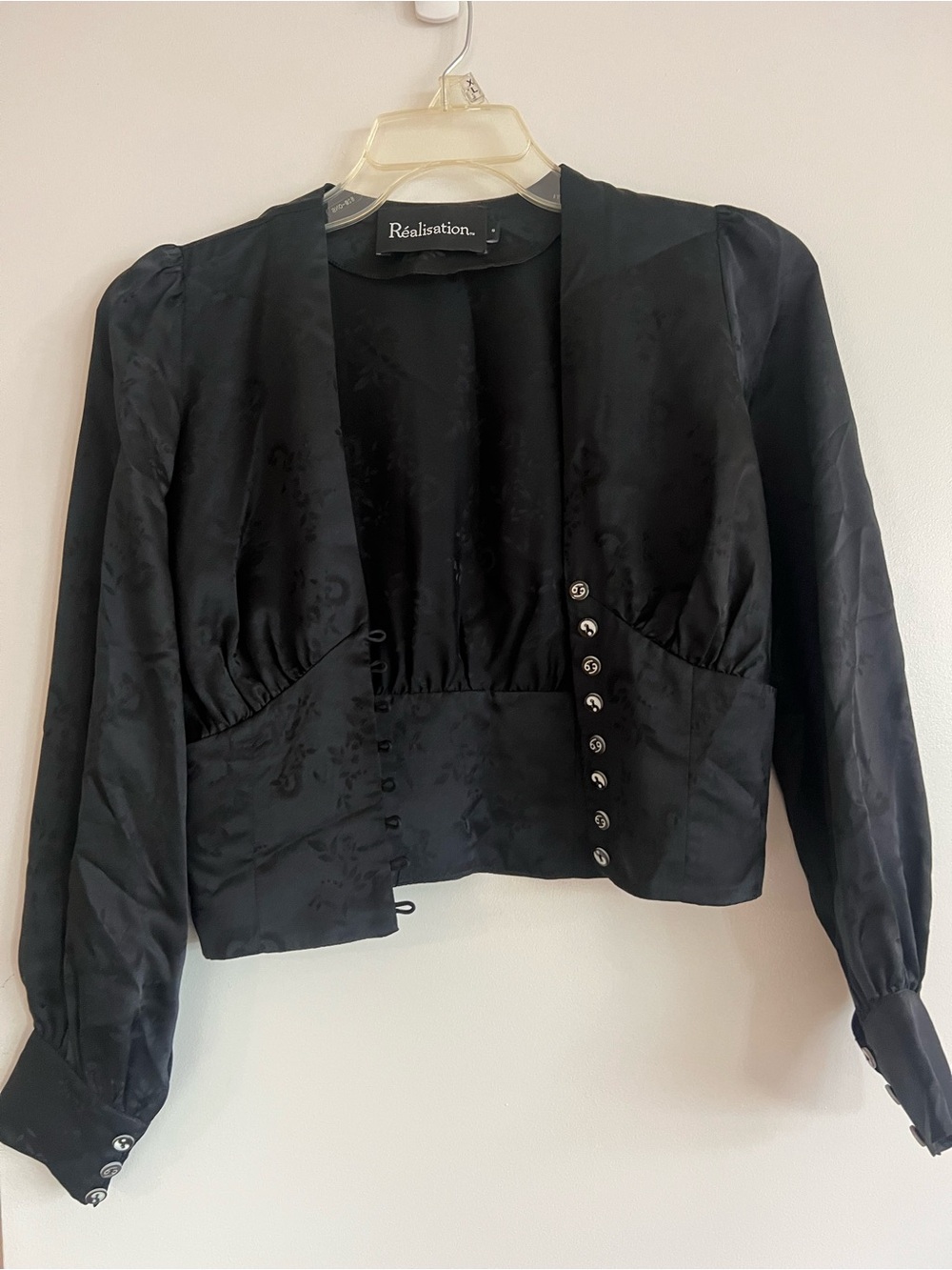 Réalisation Par Black Satin Jacquard Long Sleeve Button-Up Crop Top Size S